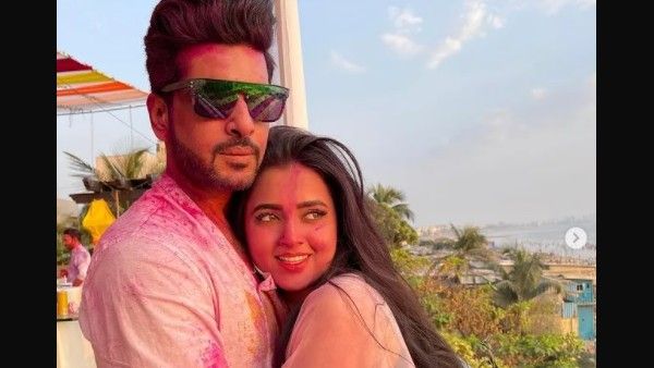 Karan Kundrra Says Tejasswi Managed To Apply Colour On Him First; TejRan Fans Say 'Kisi Ki Nazar Na Lage'