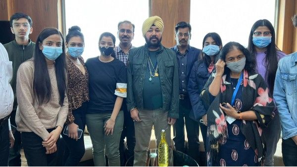 Daler Mehndi Meets Students Evacuated From Ukraine At Udaipur Airport, Lauds PM Modi For Rescue