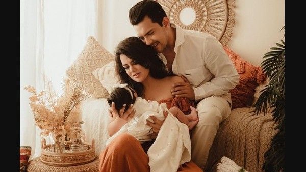 Aditya Narayan Shares 'Aww'dorable Family Picture With Actress-Wife Shweta Agarwal & Daughter Tvisha