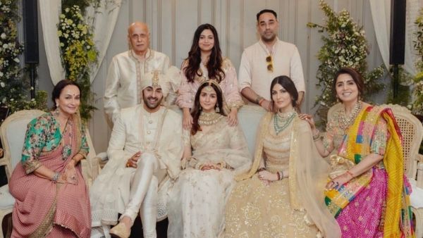 Alia-Ranbir Wedding: Kapoors And Bhatts Pose Together For Perfect Family Picture!