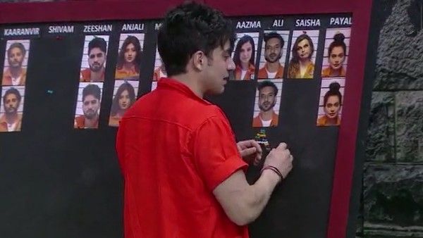 A Fight Exploded In Kangana Ranaut's 'Lock Upp' When Payal Rohatgi Called Shivam Sharma 'Namak Haraam'