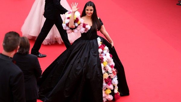 Aishwarya Rai Bachchan's Cannes Red Carpet Look Gets Trolled; Her Fans Are Utterly Disappointed By Her Stylist