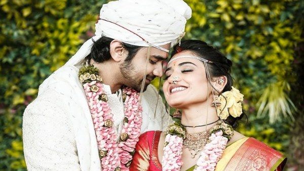 Hruta Durgule Gets Married To Fiancé Prateek Shah; Man Udu Udu Zhala And Radha Mohan Stars Attend Wedding
