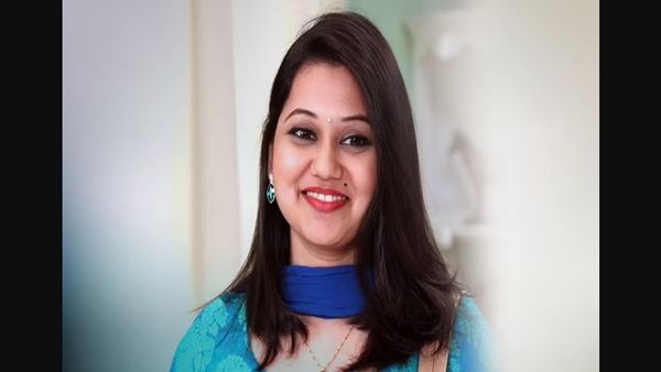 Ketaki Chitale Attacked By Protestors; Supriya Sule And Raj Thackeray Criticise Her Actions