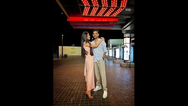 Munawar Faruqui Pens Poem For His GF Nazila Sitaishi; Munaz Fans React To His Words