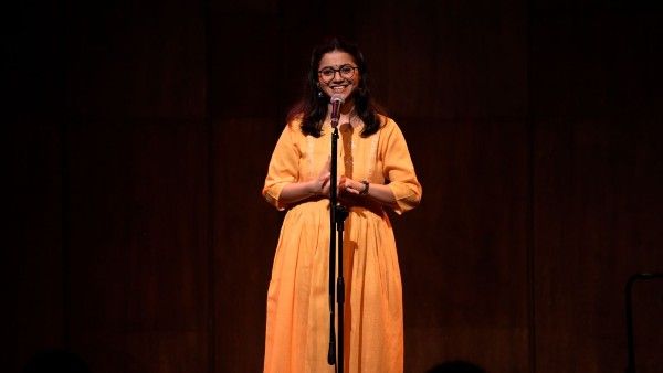 Headlining Solo Event, Young Poet Nidhi Narwal Brings Back Audiences To Times Of Poetry In Contemporary Medium