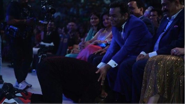 Rapper Yo Yo Honey Singh Touches AR Rahman’s Feet During His IIFA Rocks 2022 Performance In Abu Dhabi