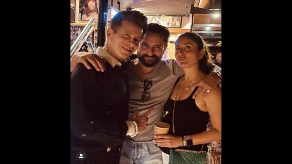 Is Kareena Kapoor Pregnant With Third Child? Actress' Latest Photo With Bump Leads To Social Media Speculation