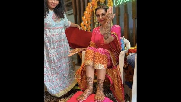Lock Upp Fame Payal Rohatgi Looks Resplendent In Pink Bandhani Suit At Her Mehndi Ceremony; SEE PICS