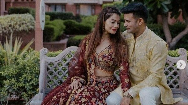 Payal Rohatgi And Sangram Singh Visit 850 Years Old Temple In Agra To Seek Blessings; Share Loved Up Pics