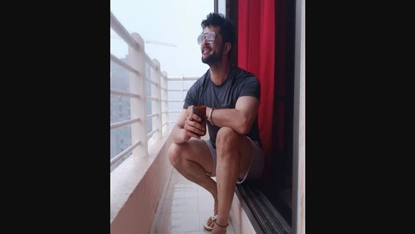 Raqesh Bapat Enjoys Mumbai Rains From His Balcony; Pens Note Expressing Himself