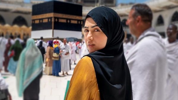 Sana Khan Gets Criticised For Posting Her Hajj Trip Pics; See Tweets