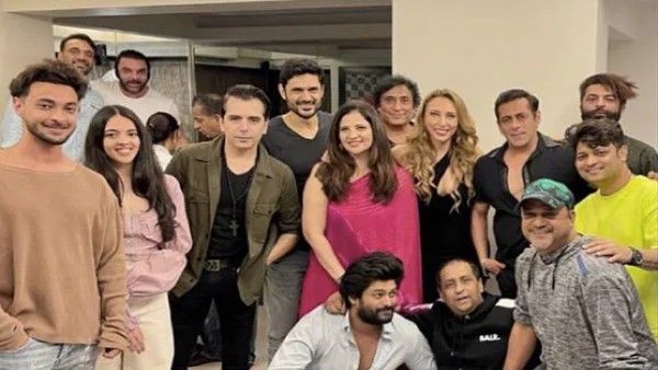 Iulia Vantur Celebrates Her 42nd Birthday With Rumoured BF Salman Khan, Sohail Khan, Aayush Sharma And Others