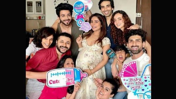 Dheeraj Dhoopar's Wife Vinny Arora's Baby Shower: Sanaya-Mohit, Ridhi, Barun's Wife Pashmeen & Others Attend