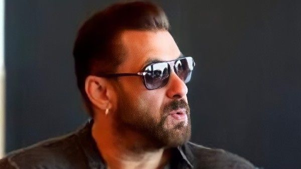 Salman Khan Upgrades His SUV With Armour And Bulletproof Glass After Receiving Death Threat!