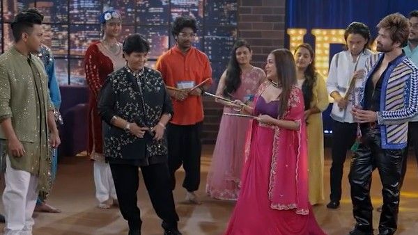 Neha Kakkar Welcomes Falguni Pathak On Indian Idol 13 Amid 'Maine Payal' Remake Row; Fans Disappointed