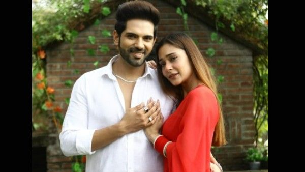 Sara Khan & Ankit Bathla Share Sizzling Chemistry In New Romantic Song Barsaat Ka Mausam Aaya