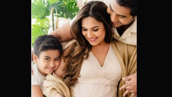 Soundarya Rajinikanth & Vishagan Welcome A Baby Boy; Soundarya Shares A Picture & Reveals Name!