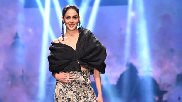 FDCI x Lakme Fashion Week 2022: Genelia D’Souza Is Absolute Stunner In Varun Nidhikha’s Monochromatic Outfit