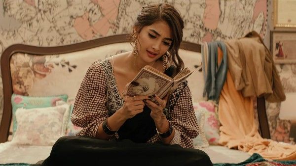 With A Bitter 2022, Pooja Hegde Now Prays She Stays In Business; Pins All Hopes On THIS One Film!