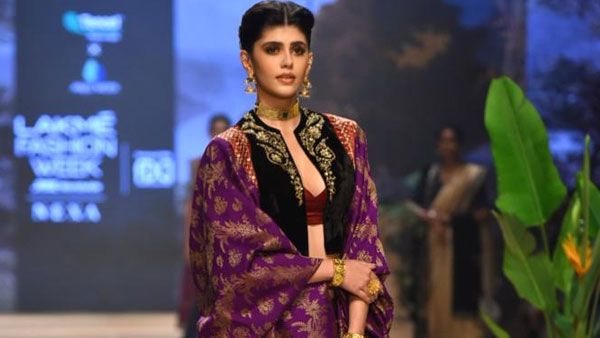 FDCI x Lakmé Fashion Week 2022: Sanjana Sanghi Turns Into Stylish Marathi Mulgi As She Becomes A Showstopper