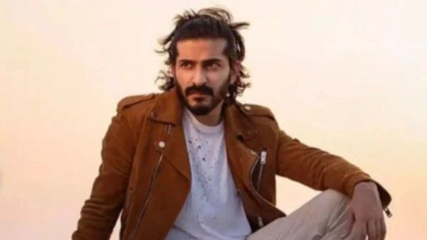 Harsh Varrdhan Kapoor Snaps Back At A Troll Who Criticizes His Acting Talent