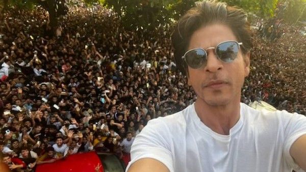 Shah Rukh Khan Posts A Video With His ‘Sea Of Fans’; Is There A Documentary In The Making?