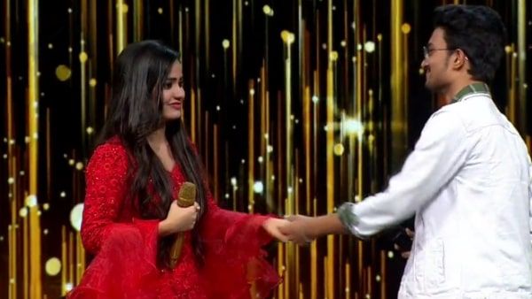 Indian Idol 13: Did Rishi Singh PROPOSE Bidipta Chakraborty On Show? Singer Says 'Sirf Tumhara...' - WATCH