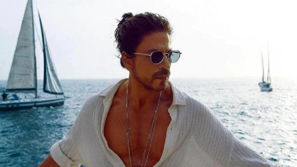 Pathaan: Amid Nation-Wide Controversy, Shah Rukh Khan Starrer Witnesses Massive Overseas Advance Booking