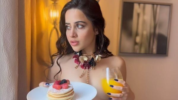 Urfi Javed Covers Her Body With Only Breakfast Plate & Glass, Fans Say 'Video Banane Wala...'