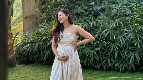 'Is She Pregnant Or Not?': Gauahar Khan Flaunts Baby Bump In New Pics But Fans Are Confused