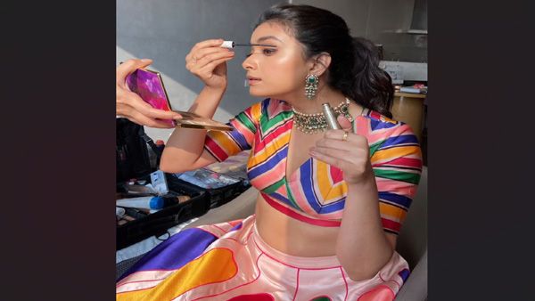 Netizens Troll Keerthy Suresh's Lehenga For Director Venky Atluri's Wedding, Compares It To A Tent House