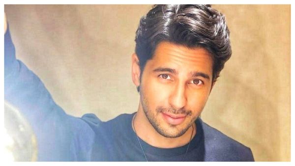 Ek Solo Lete Hai Na Bhai: Sidharth Malhotra's Response To Paps Asking For Solo Pic Is Winning Hearts