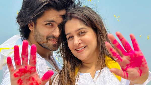 Holi 2023: Mom-to-be Dipika Kakar Flaunts Baby Bump As She Twins With Husband Shoaib Ibrahim