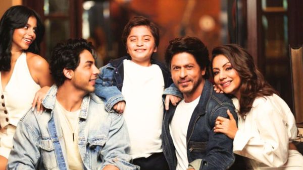 Arey! Yeh Hasta Bhi Hai? Aryan Khan Smiling His Heart Out In Unseen Pic With SRK, Gauri, AbRam SURPRISES Fans