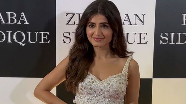 Kisi Ka Bhai Kisi Ki Jaan Actress Vinali Bhatnagar Sizzles In White At Baba Siddique's Iftaar Party