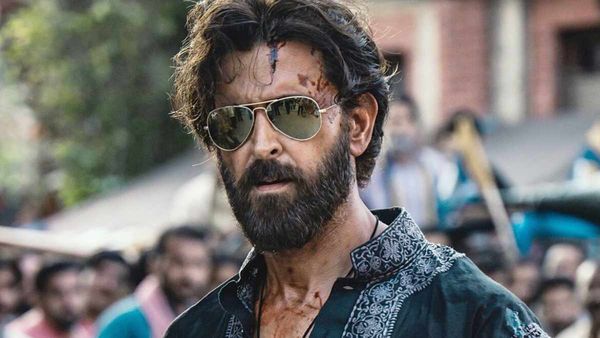 IIFA Awards 2023: Hrithik Roshan Dedicates Best Actor Trophy To Vikram Vedha Helmers Pushkar-Gayatri