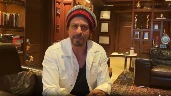 Shah Rukh Khan Gets Injured During Shooting In LA & Undergoes Surgery; Here’s His Recent Health Update