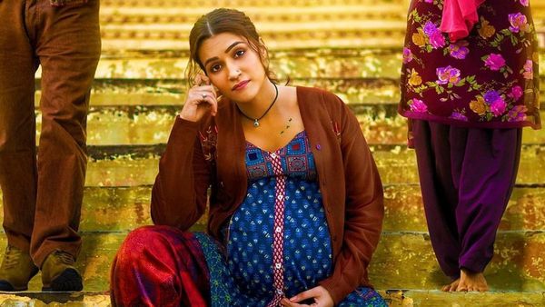 From Karan Johar To Kareena Kapoor Khan, Celebrities Congratulate The National Award Winner, Kriti Sanon