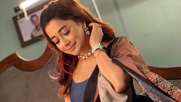 Tina Datta Calls Herself ‘Common Woman’ As She Travels In An Auto Rickshaw With Friend: VIRAL VIDEO