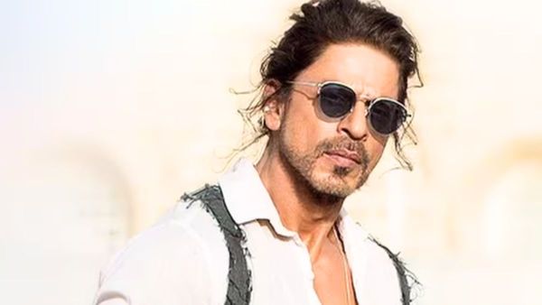 Shah Rukh Khan's Fan Asks ‘JAWAN 1000cr Ki Party Kaha Hogi'; Star's Quirky Reply Has Pathan Connection