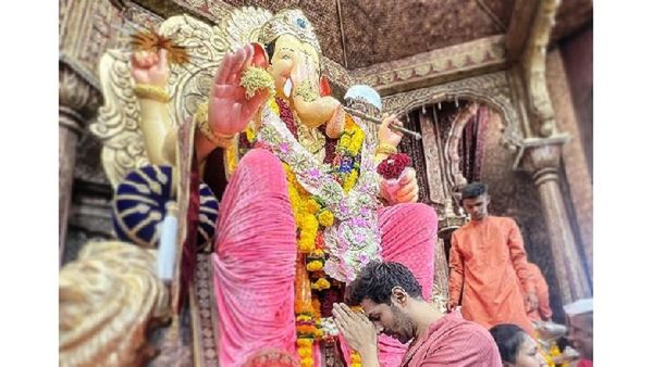 Kartik Aaryan Kicks Off Ganeshotsava With Darshan At Lalbaugcha Raja, Says 'Its That Joyous Time...'