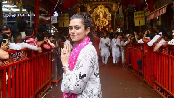 Ridhi Dogra Rings in Her Birthday with Blessings from Laal Bhag Ganesh Ji Amidst 'Jawan' Success