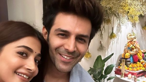 Kartik Aaryan-Pooja Hegde's Chemistry During Ganesh Chaturthi Celebrations Leaves Fans Excited