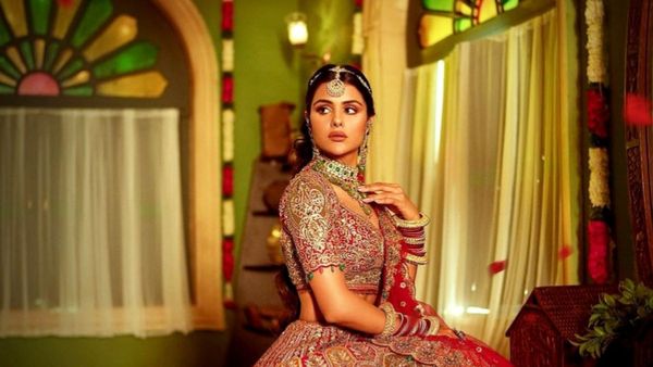 Priyanka Chahar Choudhary Steals Hearts With Enchanting Performance in 'Zohrajabeen' Music Video
