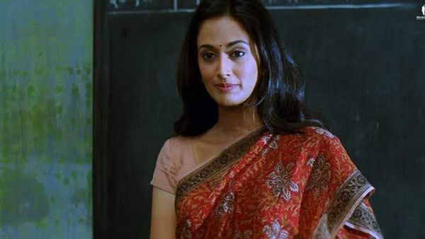 WATCH: Shah Rukh Khan’s Swades Co-Star Gayatri Joshi Meets With Deadly Accident In Italy; 2 Dead