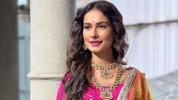 Actress Aneri Vajani to have a special puja at home for Dussehra 2023, talks about her Traditional Values