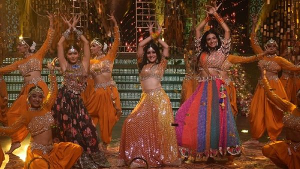 Sana Sayyad, Aishwarya Khare, & Navika Shine With Their Dance Performance at Zee TV's Rishton Ki Deepavali