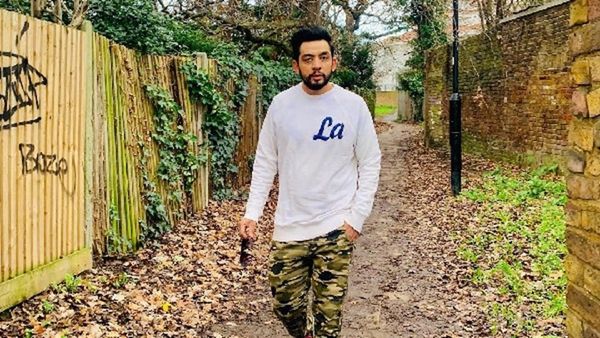 Ashrut Abhinandan Jain Takеs A British Brеathеr Aftеr Wrapping His Shoot For Indian Police Force