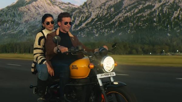 Fighter: Netizens Hail Heart-Pounding Anthem 'Heer Aasmani' Hrithik-Deepika Starrer; Says, 'What A Banger'!
